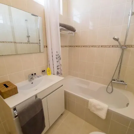 Charming 1 Bedroom 5min Beach-10min Downtown Lägenhet